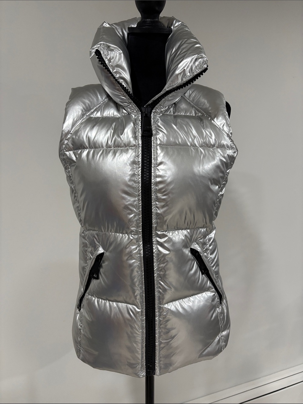 SAM. Silver Metallic Puffer Vest. S